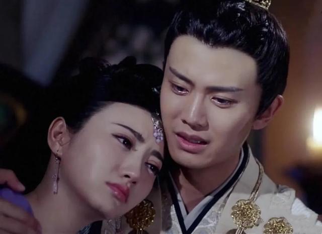 《暮白首》官宣定档，男一号任嘉伦发博有“内