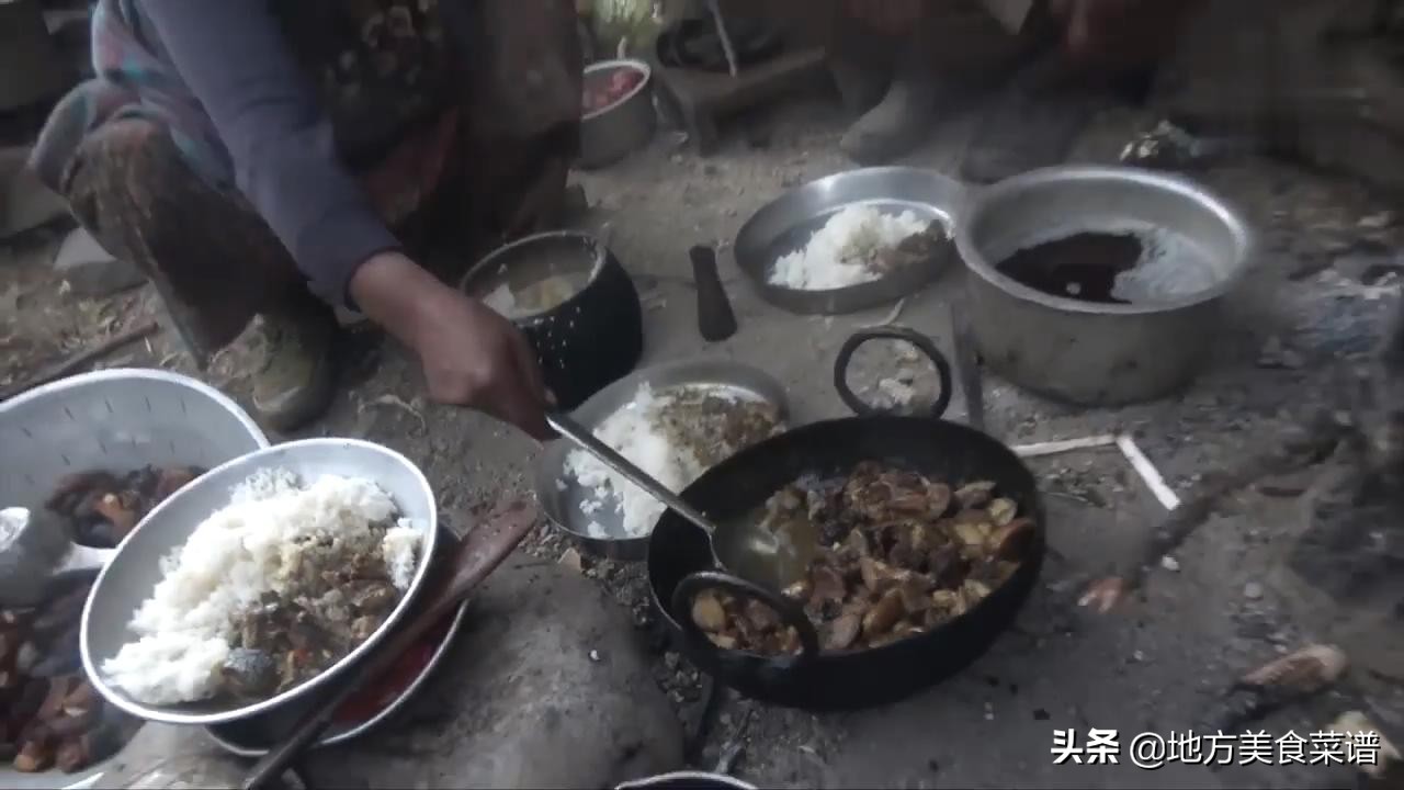 中国小伙送尼泊尔山区贫困户一头猪，解决了他们一年的肉食问题