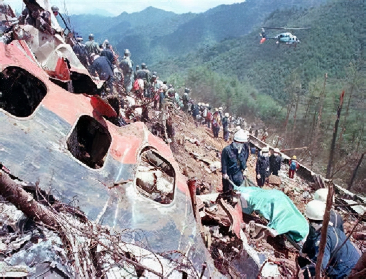 JAL 123 crash: 520 people were killed, just because of the rescue team's "Buddhist" search and rescue?