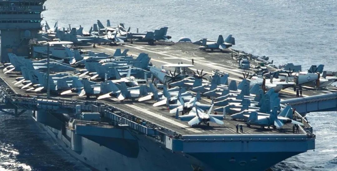 美航母战斗群进入南海，中国航母打击群也行动了