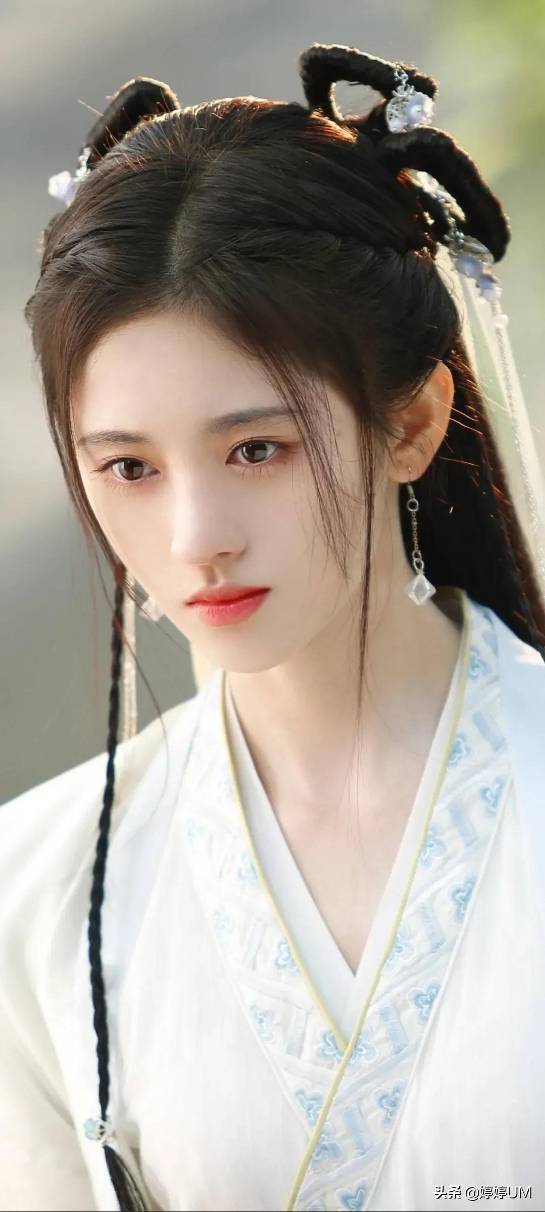 Ju Jingyi, Sexy And Charming, Fair-skinned And Beautiful, With Online 