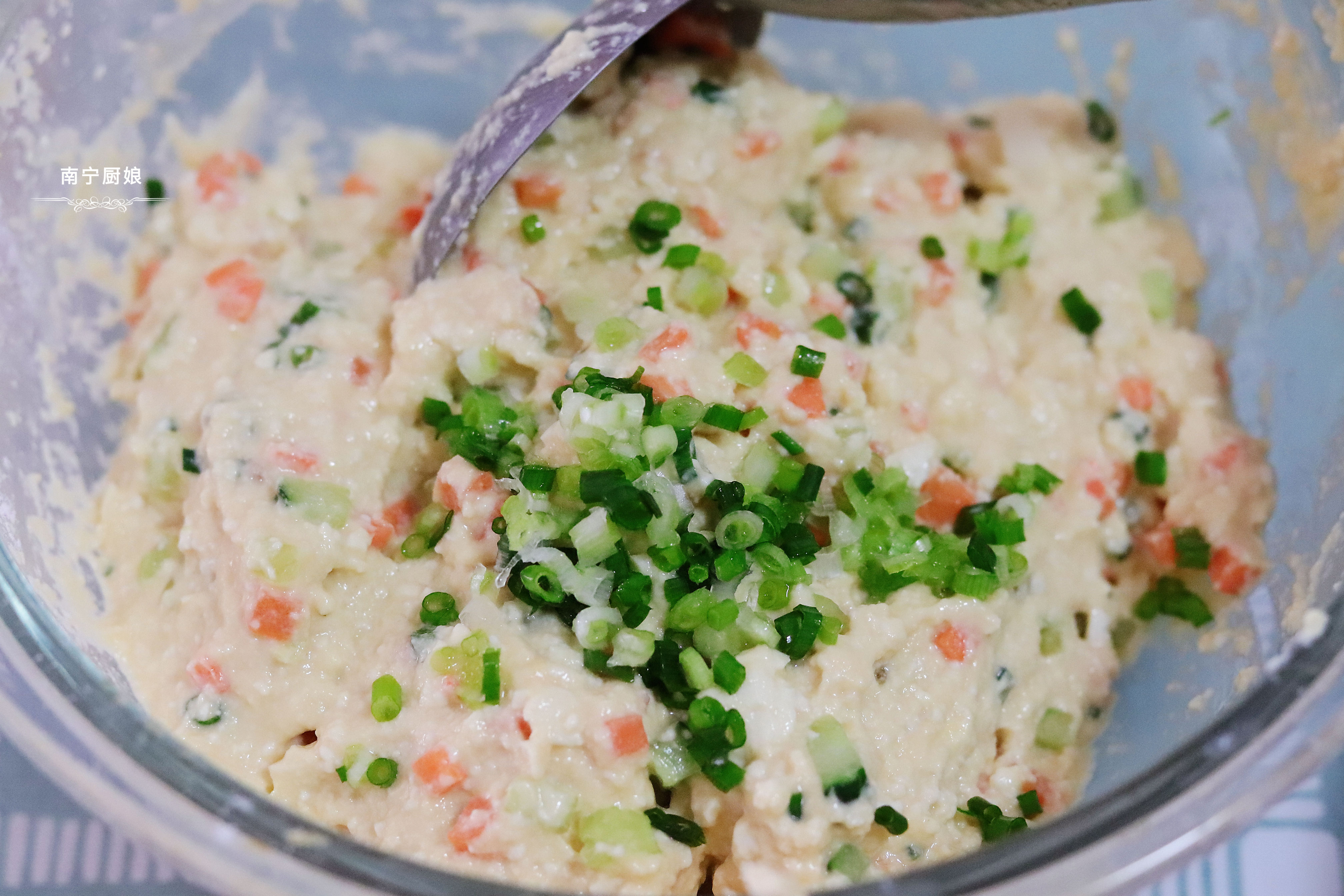 鸡蛋搭配豆腐，只需10分钟，就能做出一道营养丰富又美味的早餐