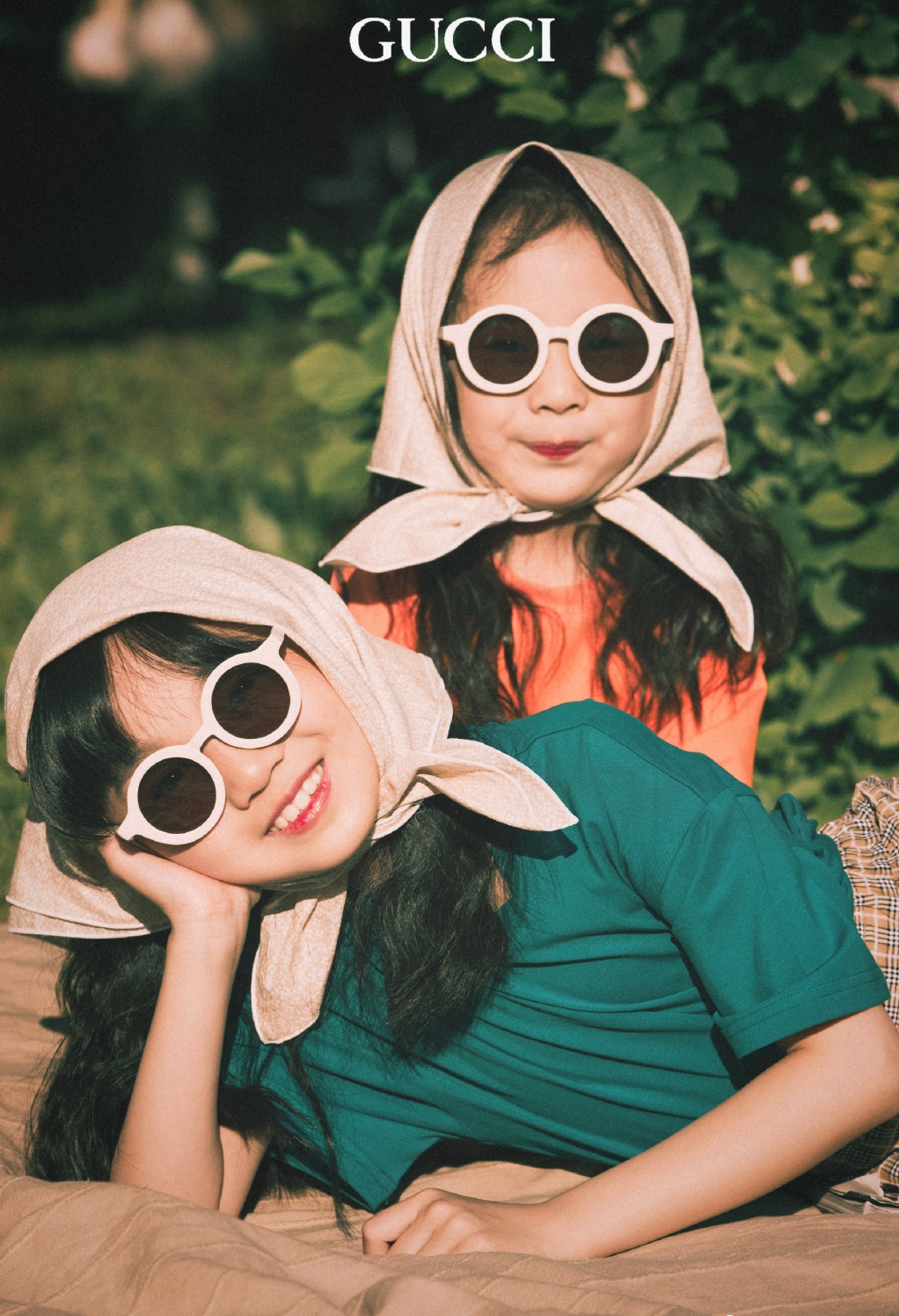 小山竹兒童節攜妹妹拍時尚大片，姐妹倆同框凹造型，又美又傲嬌