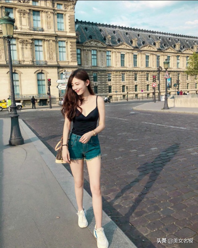 吊帶衫牛仔短褲，夏日最清涼又時髦的穿搭！