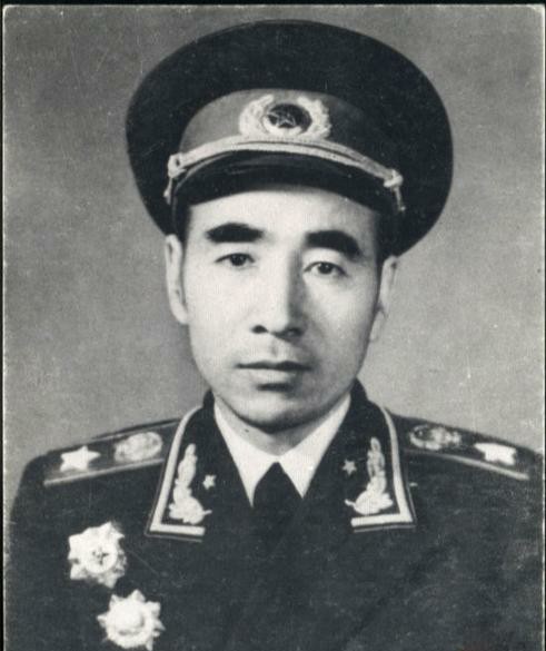 林彪不同意出兵朝鲜有两个原因，毛主席力排众