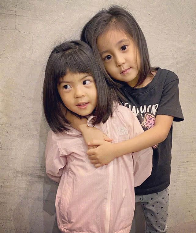 妈妈亲自下厨！咘咘、修杰楷父女感到紧张，贾静雯无奈苦笑