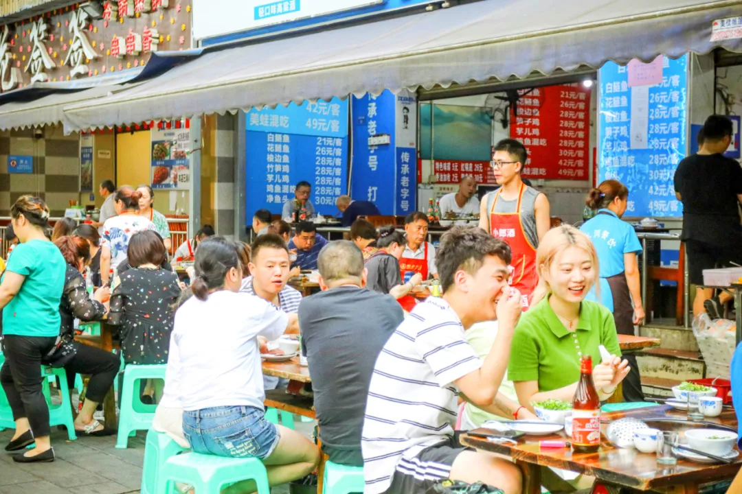 老成都人都认证的美食！麻辣烫、冷锅鱼让你一