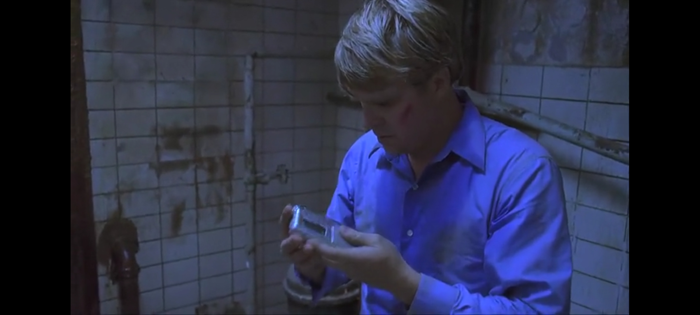 《电锯惊魂》：简单的背景，不简单的影片，惊