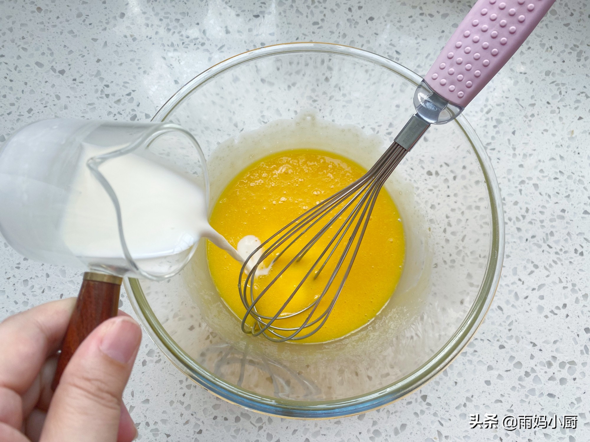 不回缩不塌陷，私房爆款的纸杯蛋糕，松软细腻，新手1次成功