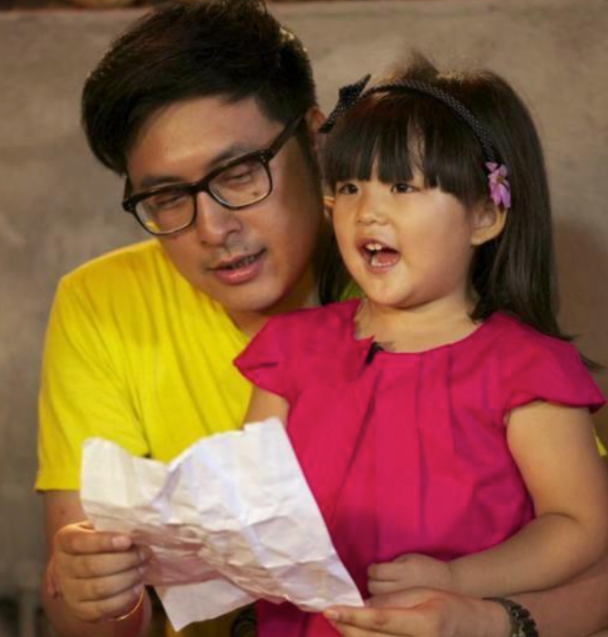 【王岳伦与李湘同时退出公司】家庭聚餐不带老婆，还在女儿面前抽烟