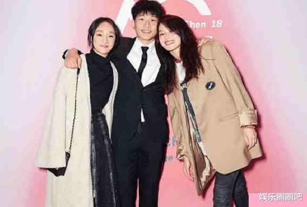 Chen Kun exposure of amour of 19 years old of sons! Cummer Yan Zhikan compares Zhou Xun, walk a dog together the life is satisfied