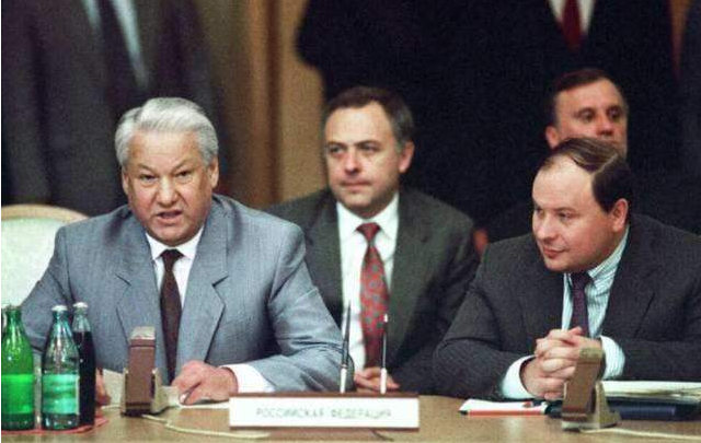 俄罗斯爆料：叶利钦身边遍布美国中情局人员，他是美国傀儡？