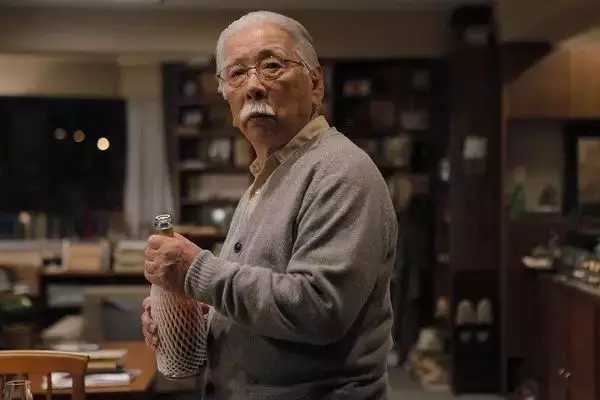 大爷和援交女的不伦之恋，究竟是走心还是走肾？