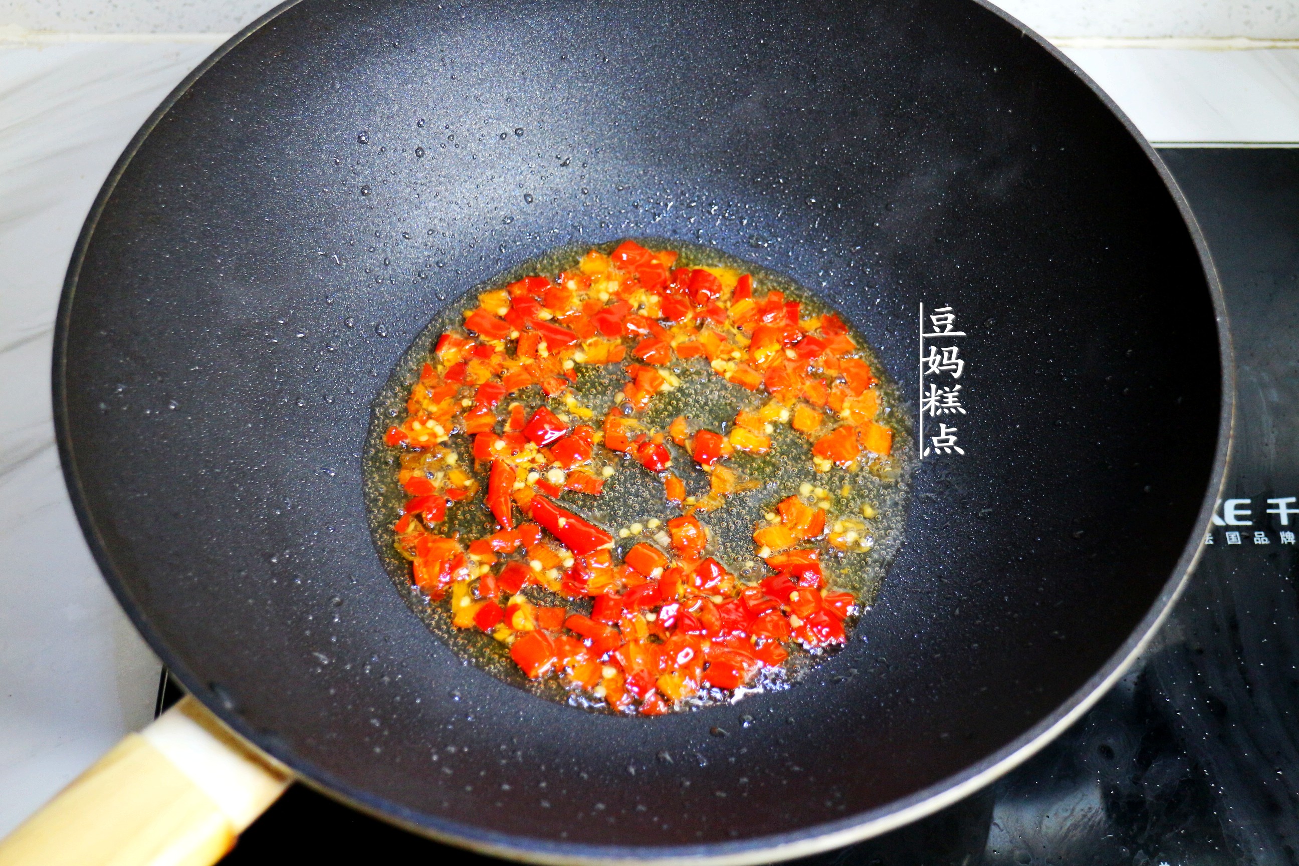 油豆腐泡怎麼炒才好吃？ 這樣做，5分鐘上桌，簡單又下飯