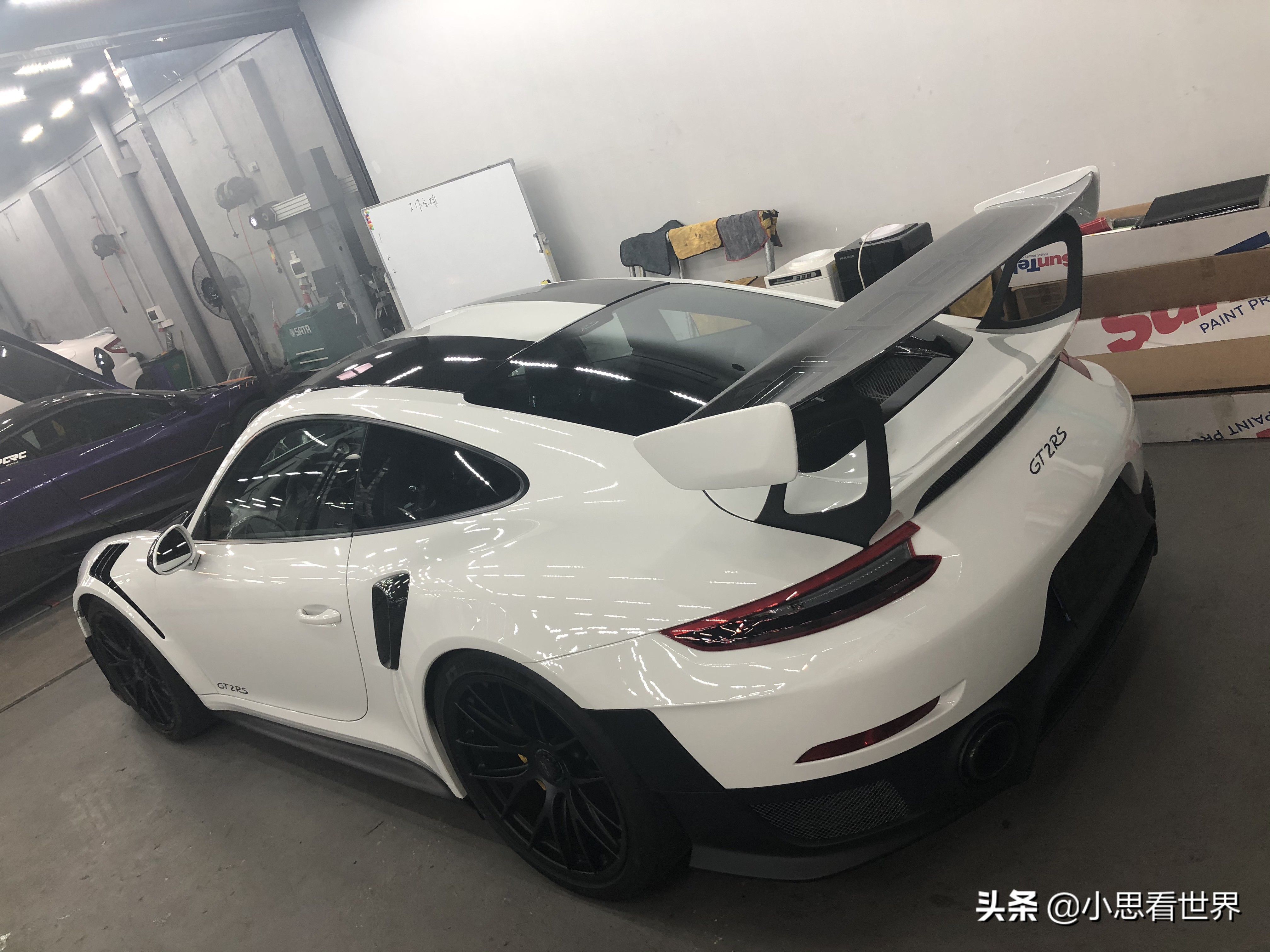 抢先看保时捷911 GT2 RS实拍 最快最强大的公路跑车