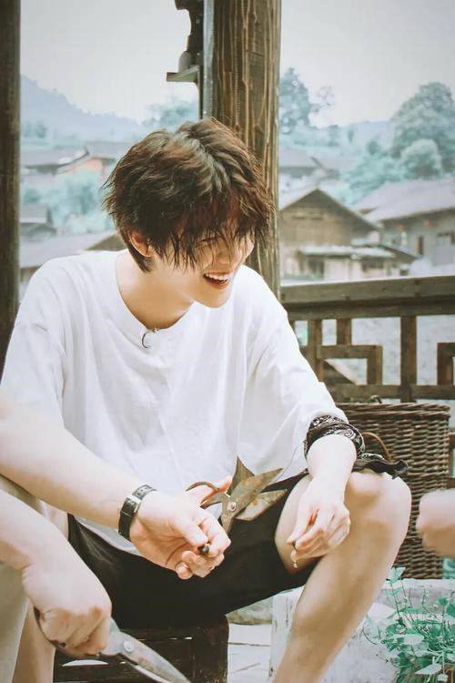 上综艺节目不许有纹身？明星们各显神通为遮盖