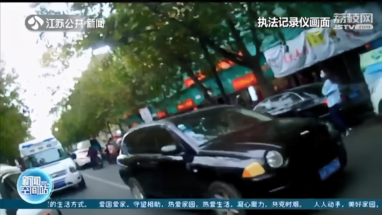 情况紧急！驾驶员路上突发中风 警车开道及时送医