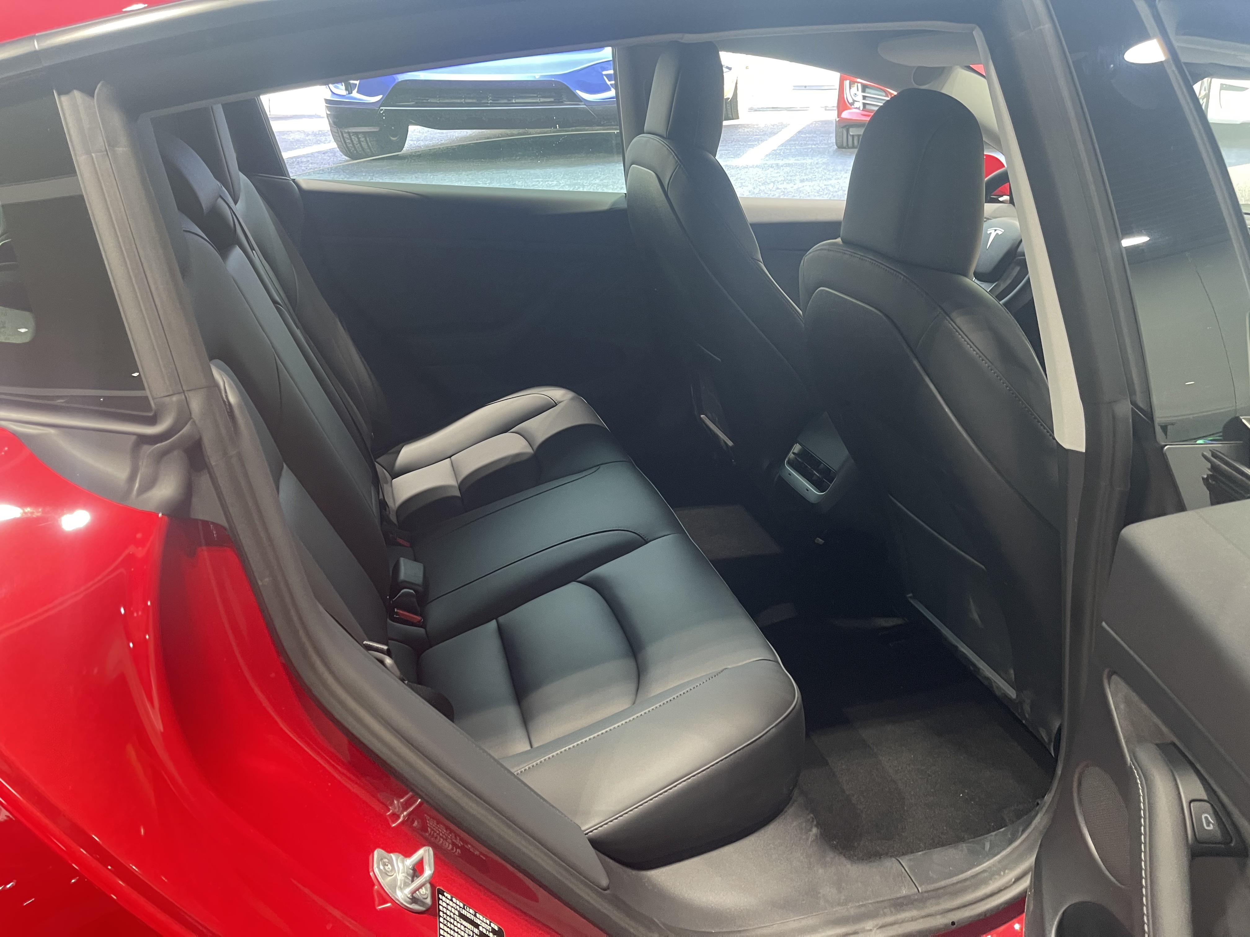 售价24.99万起，性价比进一步提升，新款MODEL 3实拍