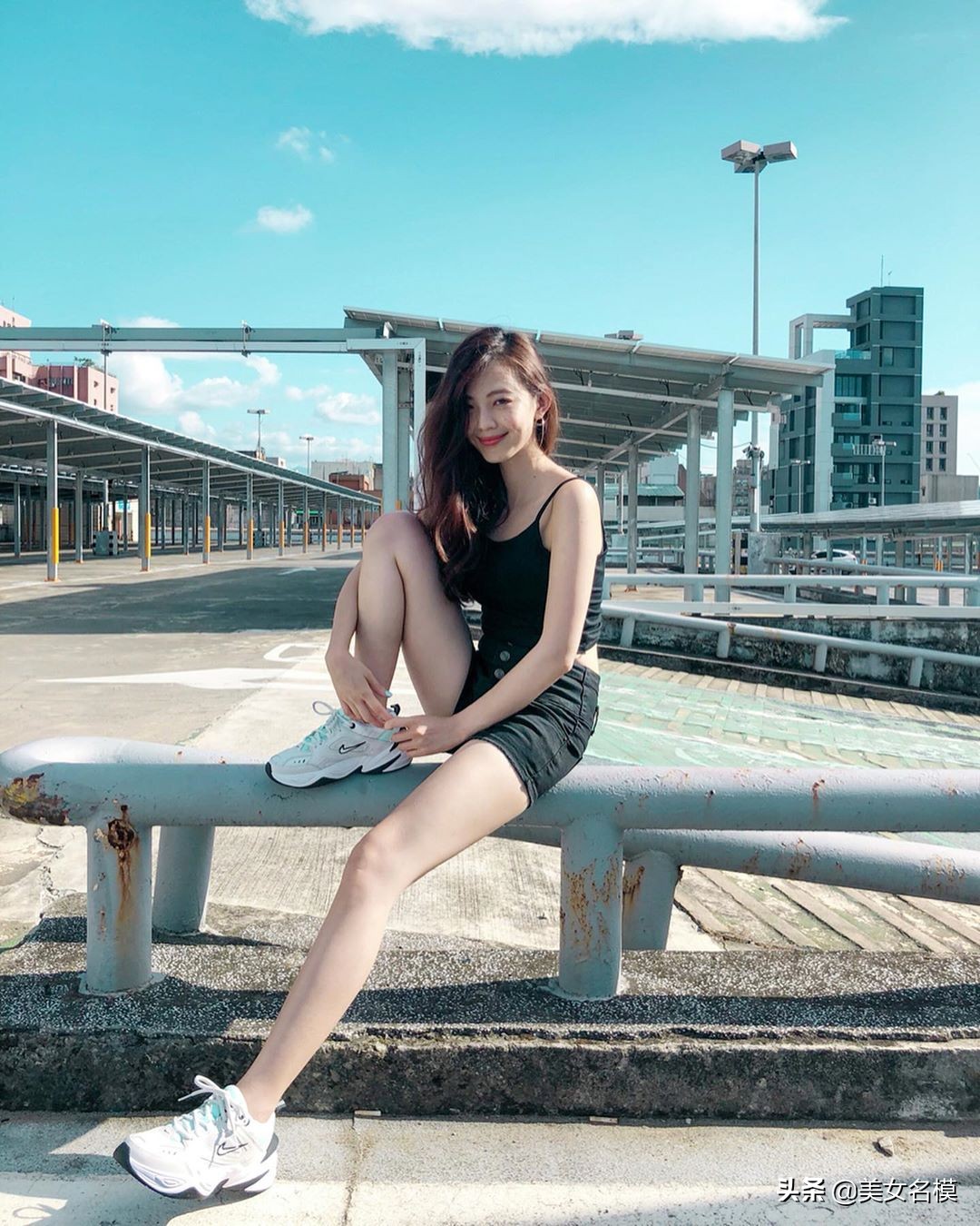 吊帶衫牛仔短褲，夏日最清涼又時髦的穿搭！