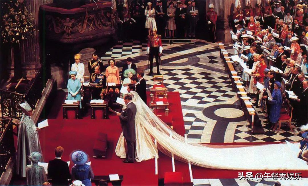 她是被英王室赶出宫的骨感美人，特爱皇家蓝，连婚纱都选择蓝色的
