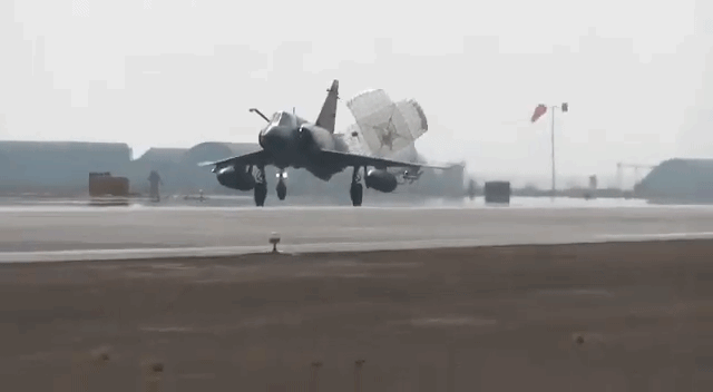 歼10C抹掉涂装移交巴基斯坦？中巴演习开打，印