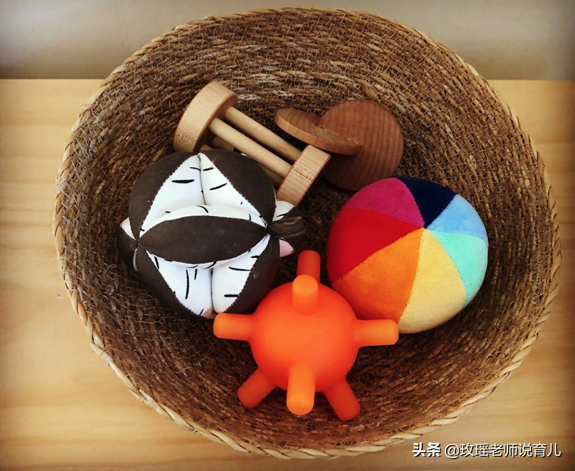 孩子扔?xùn)|西搞破壞？了解動作思維發(fā)展三大階段，教他這樣扔和玩