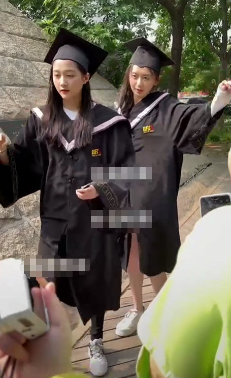 Nortel took a graduation photo, Guan Xiaotong Zhou also appeared, Guan ...