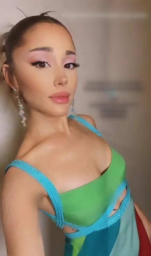 Super Actress Ariana Grande The Latest Tight Fitting Sexy Dress Debuts With A Good Voice Inews