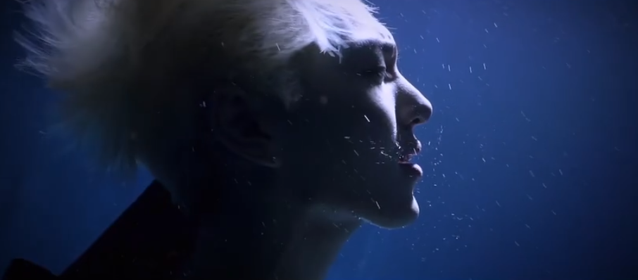 难怪韩团MV精致华丽：下水拍5小时只截取一秒镜头，艺人险溺水