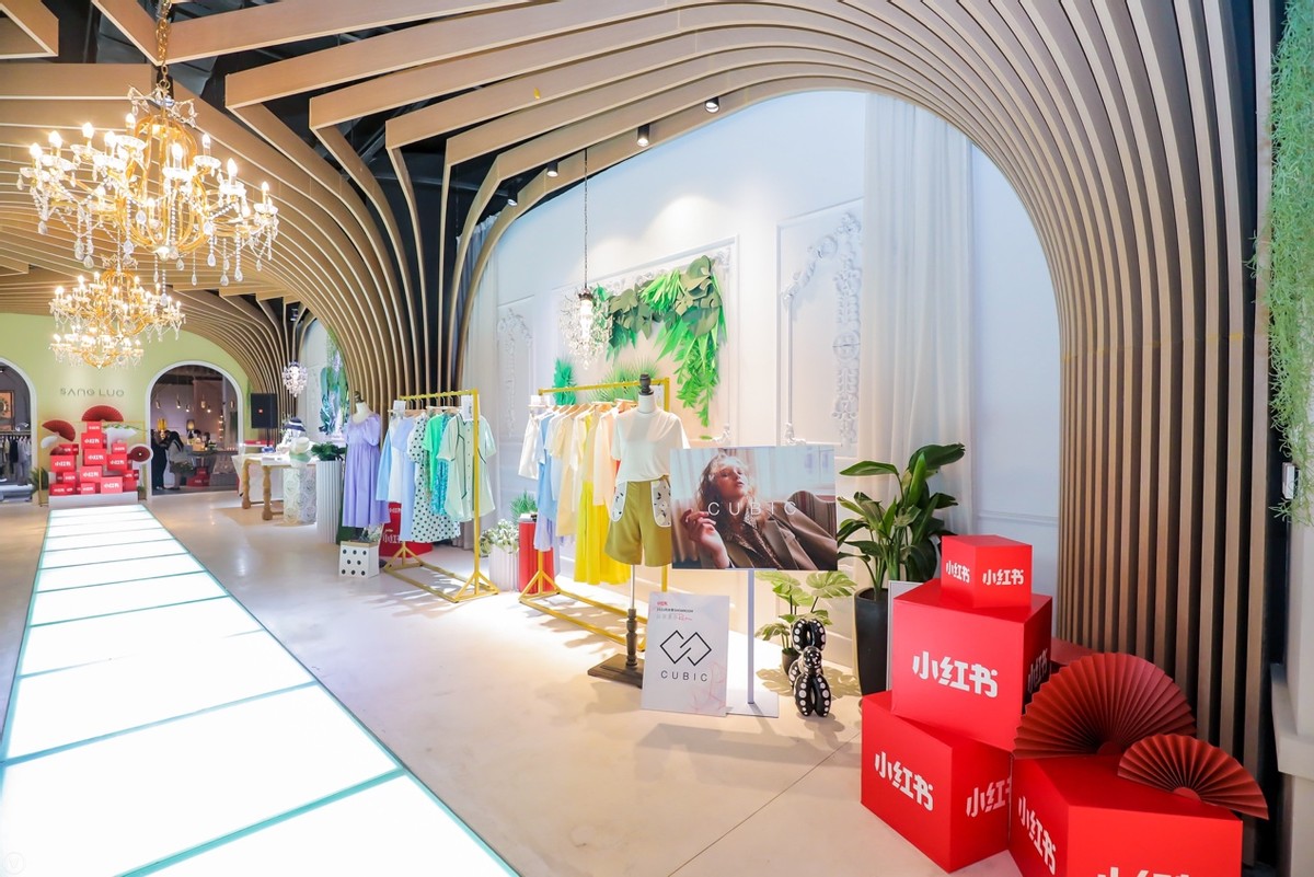 小红书风尚季SHOWROOM限时空降苏州，近百位达人抢先体验