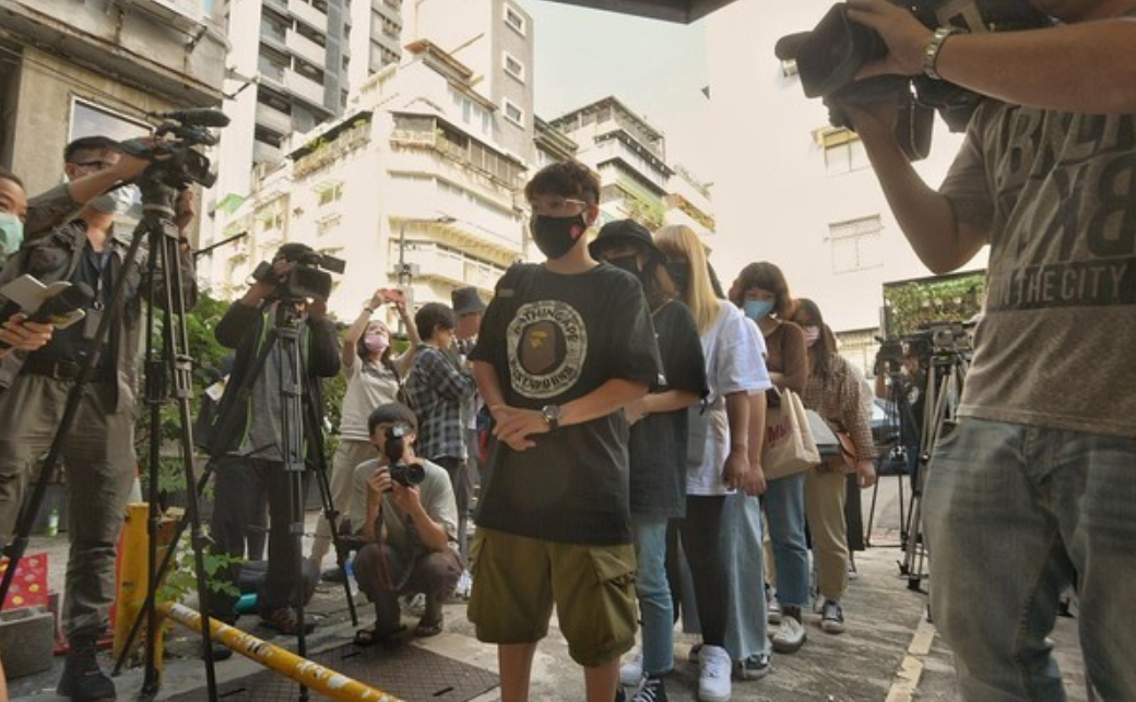 黄鸿升全家刺青悼念小鬼，萧敬腾将现身“地球上最浪漫的”追思会