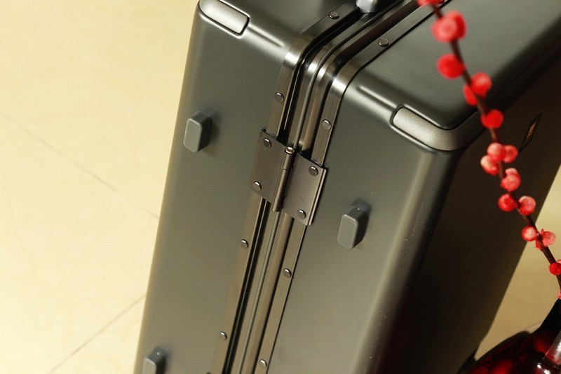 有你相伴 真好 地平线8号POWER系列行李箱