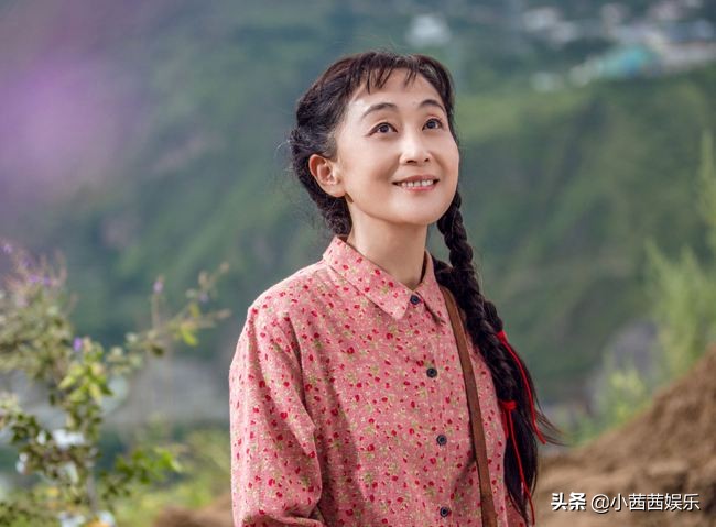 同样是不婚主义，杨丽萍被骂上热搜，56岁的她却