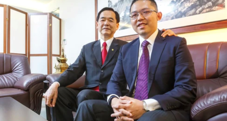 77岁知名富商上月喜迎第四春，娇妻有颜又多金，