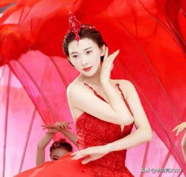 林志玲嫁到日本不到一年，风格大变，看到近照后，网友：入乡随俗