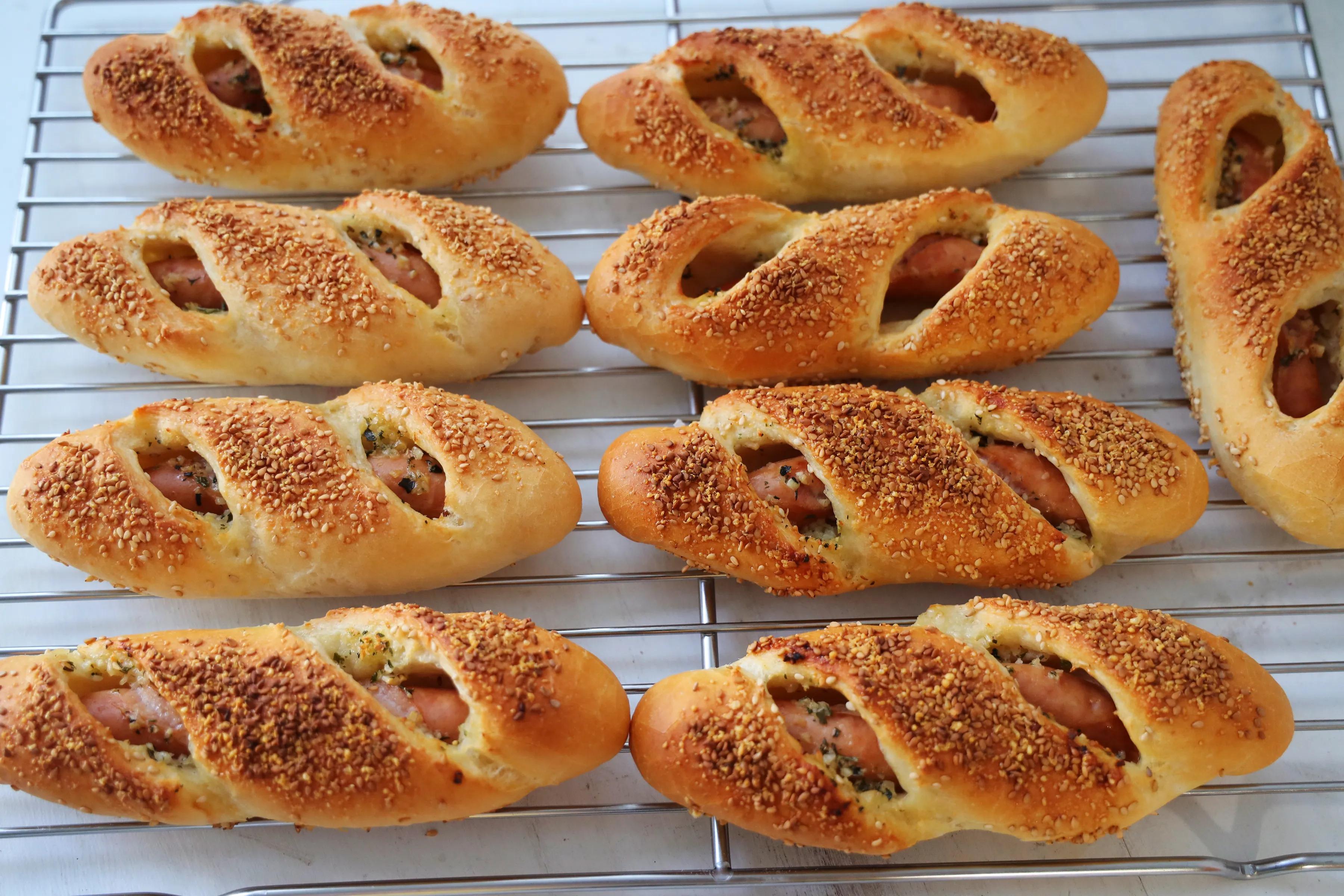 最近迷上了這個早餐麵包，不用揉出膜，簡單易做，關鍵超好吃