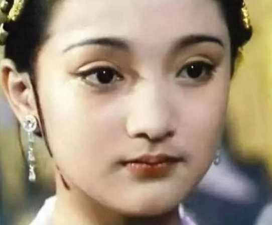 女星年轻时有多美？本以为蔡少芬够惊艳了，看