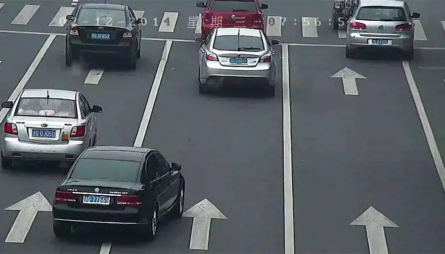 你知道吗?这些情况下实线变道不扣分
