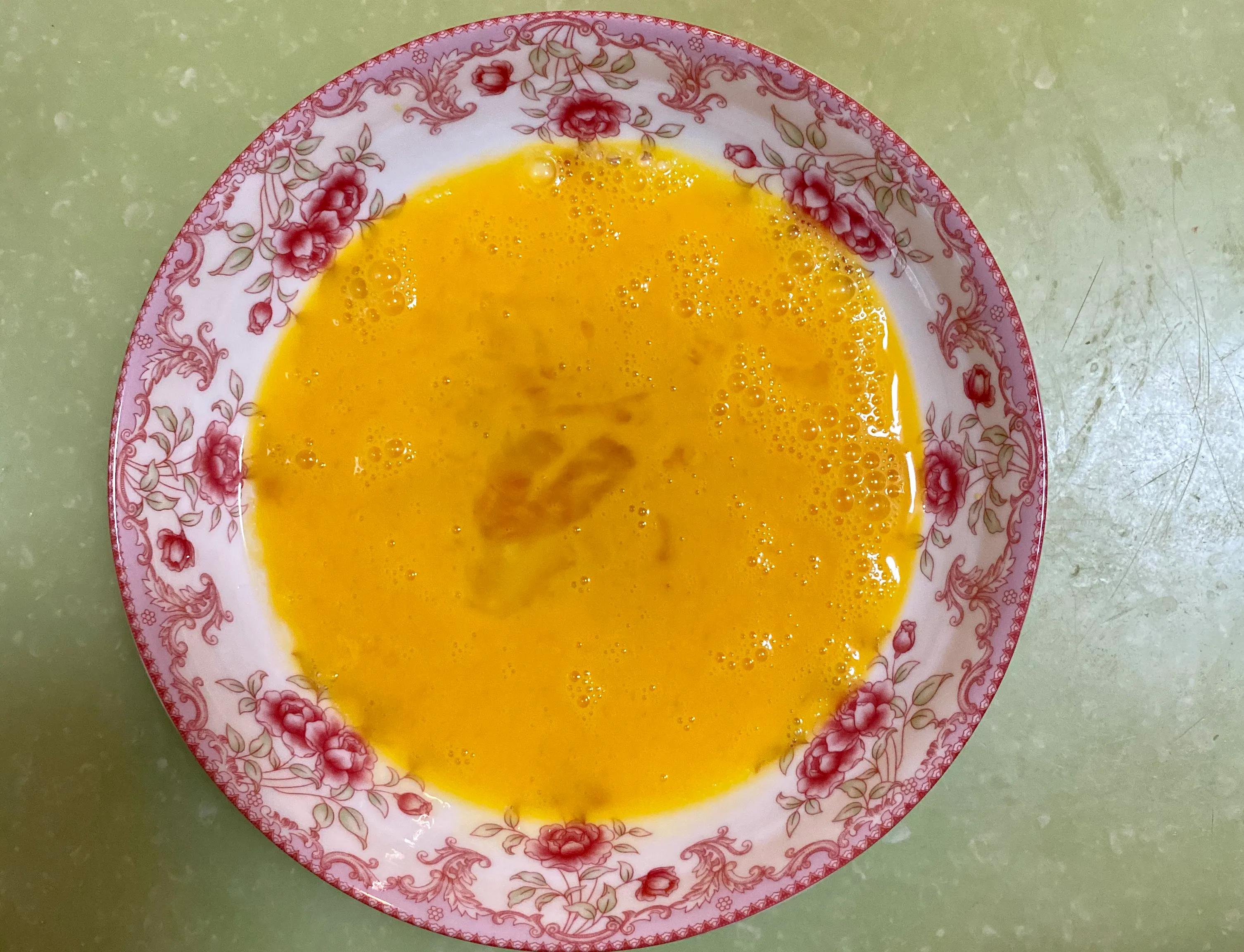 金針菇這樣炸著吃，酥的掉渣，成本不足5塊錢，老公說好像發財樹