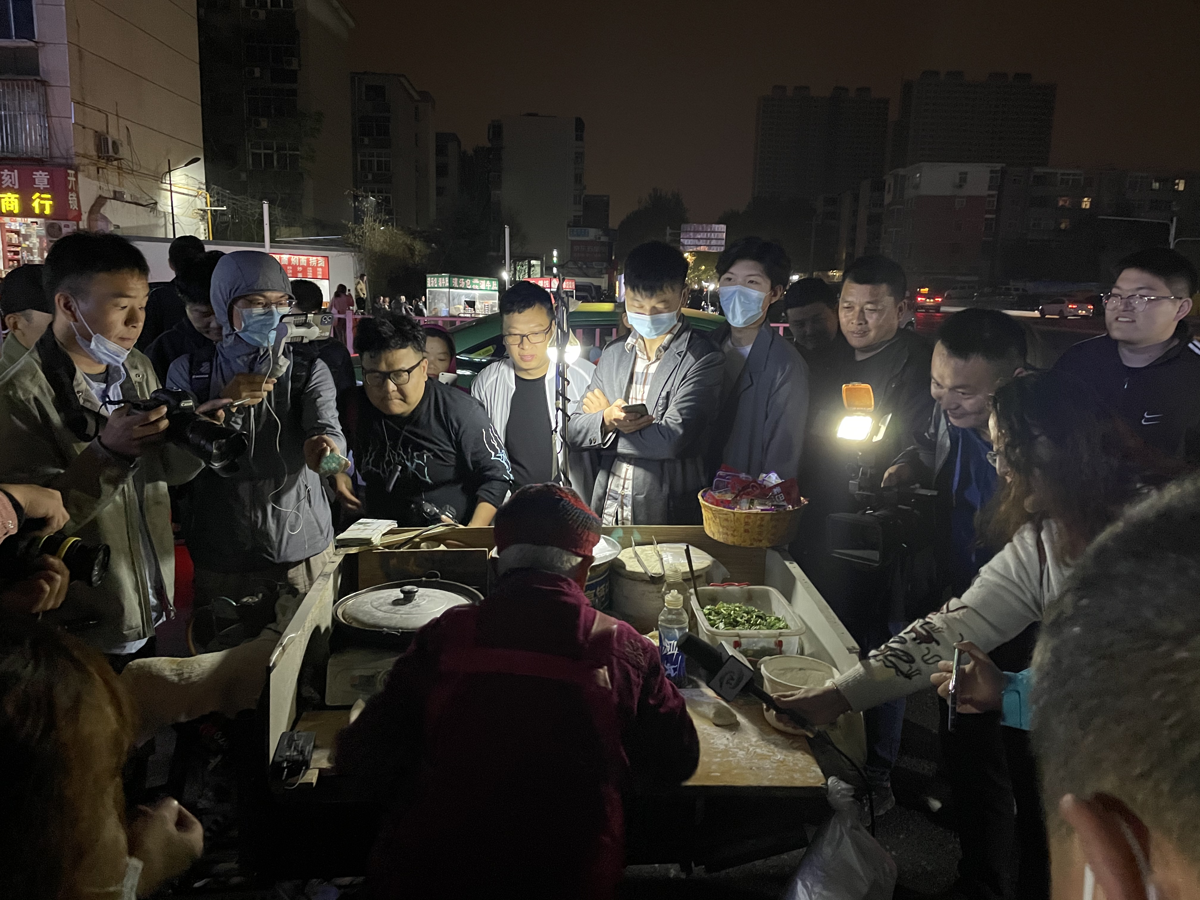 菜饃老奶奶的家人，其實并不想讓她那么“勵志”
