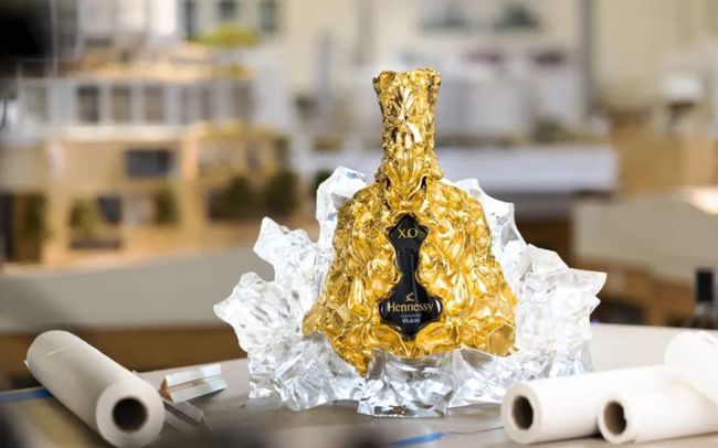 建筑师设计酒瓶，看盖里如何解构轩尼诗