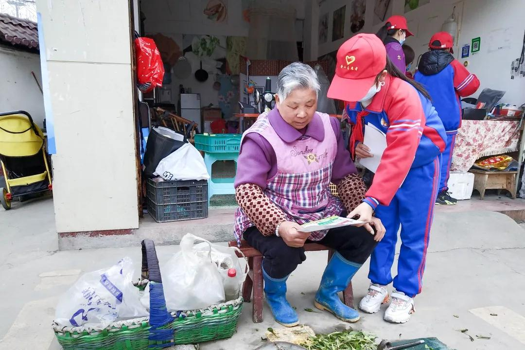 成都市双流区金桥小学开展学雷锋志愿服务活动