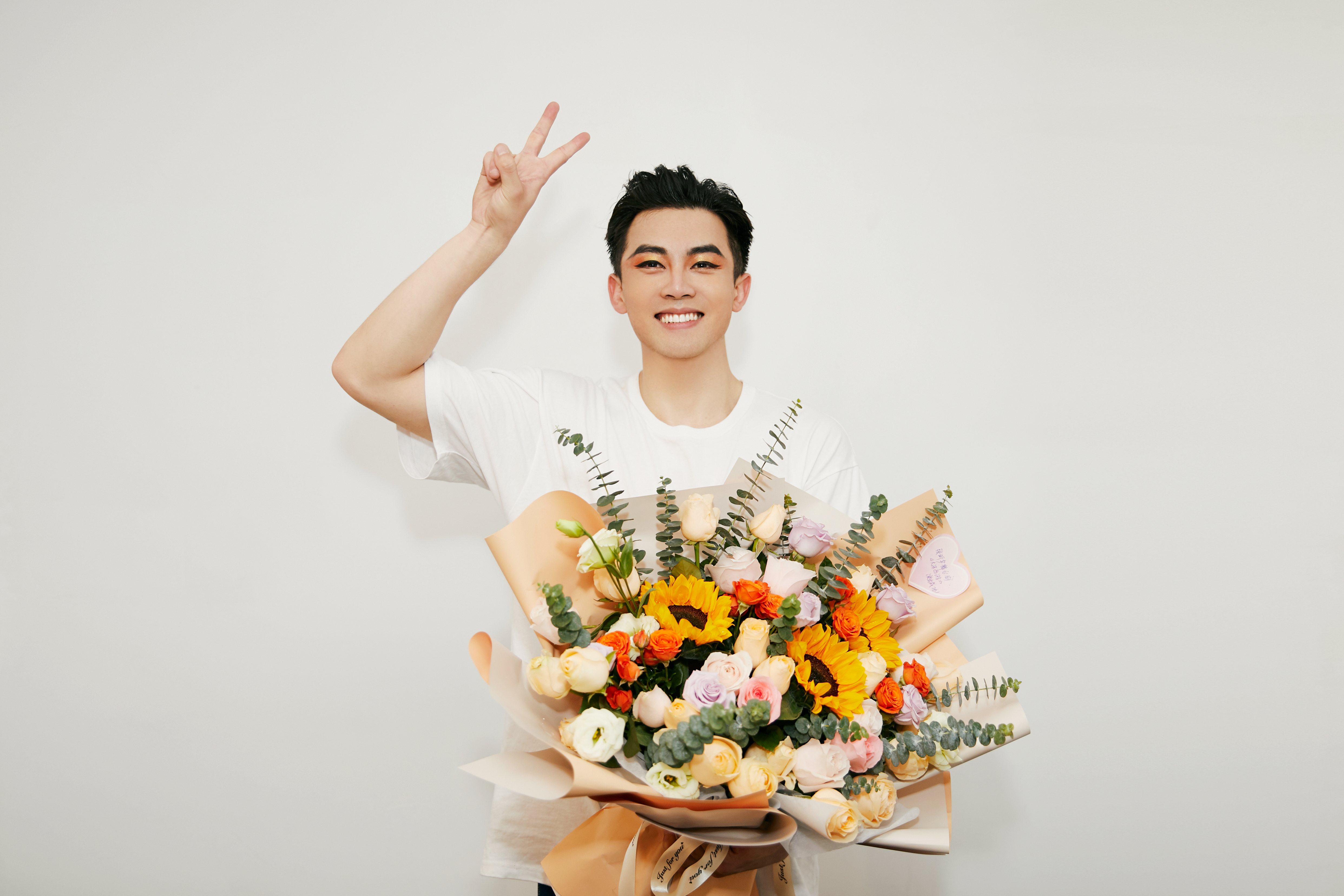 舞台剧《大话西游》重庆站精彩上演 演员张昕宇畅聊重庆美食