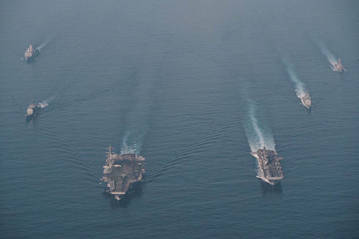 正面硬槓？ 遼寧艦進入南海，直面羅斯福號，美軍兩棲攻擊艦要助陣