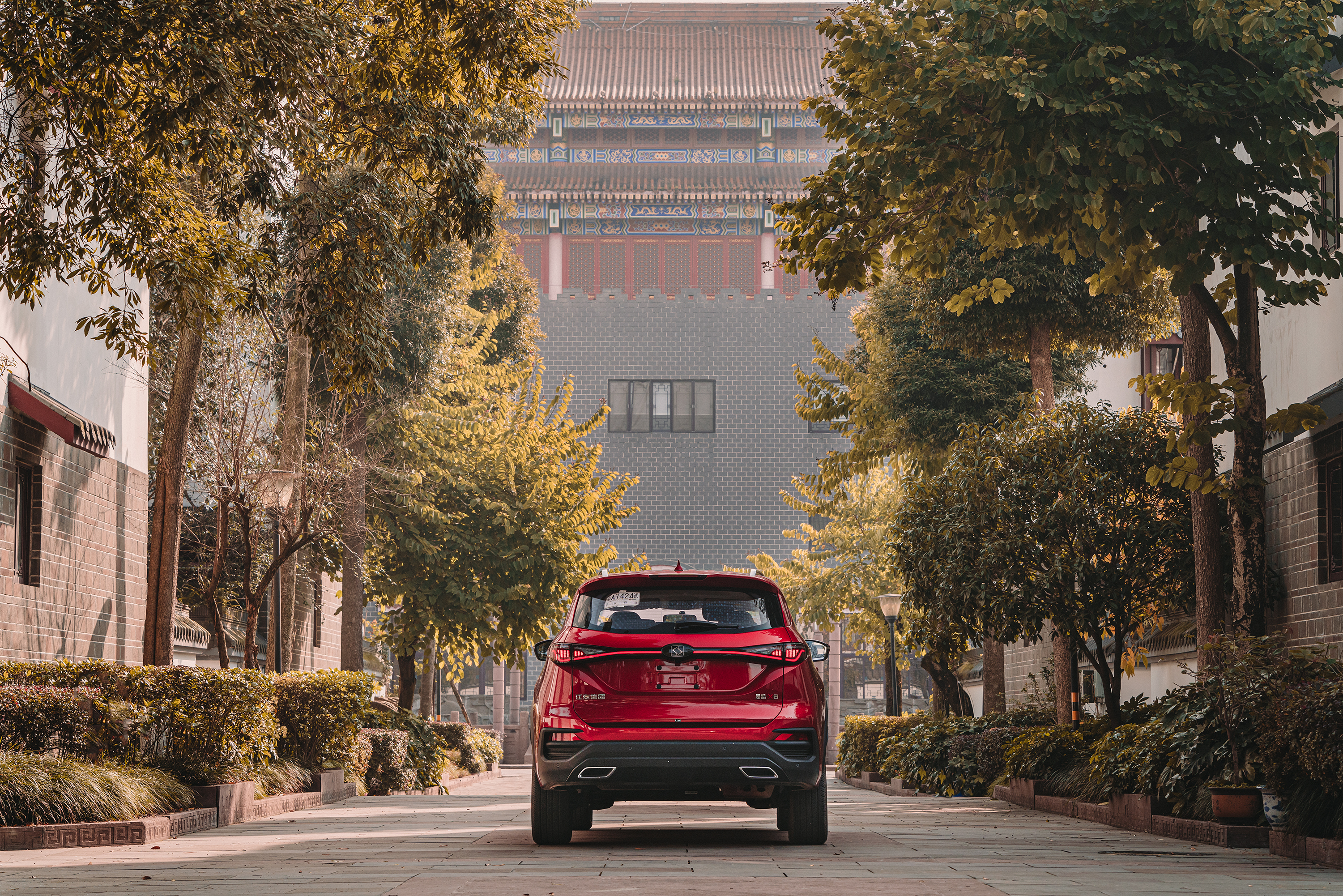 10万元就能买的6座中型SUV，回家过年你需要一台思皓X8