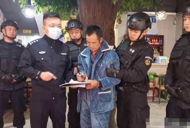 2014年河南灭门案纪实：邻居在门口挂镜子，老实人连杀邻居8口