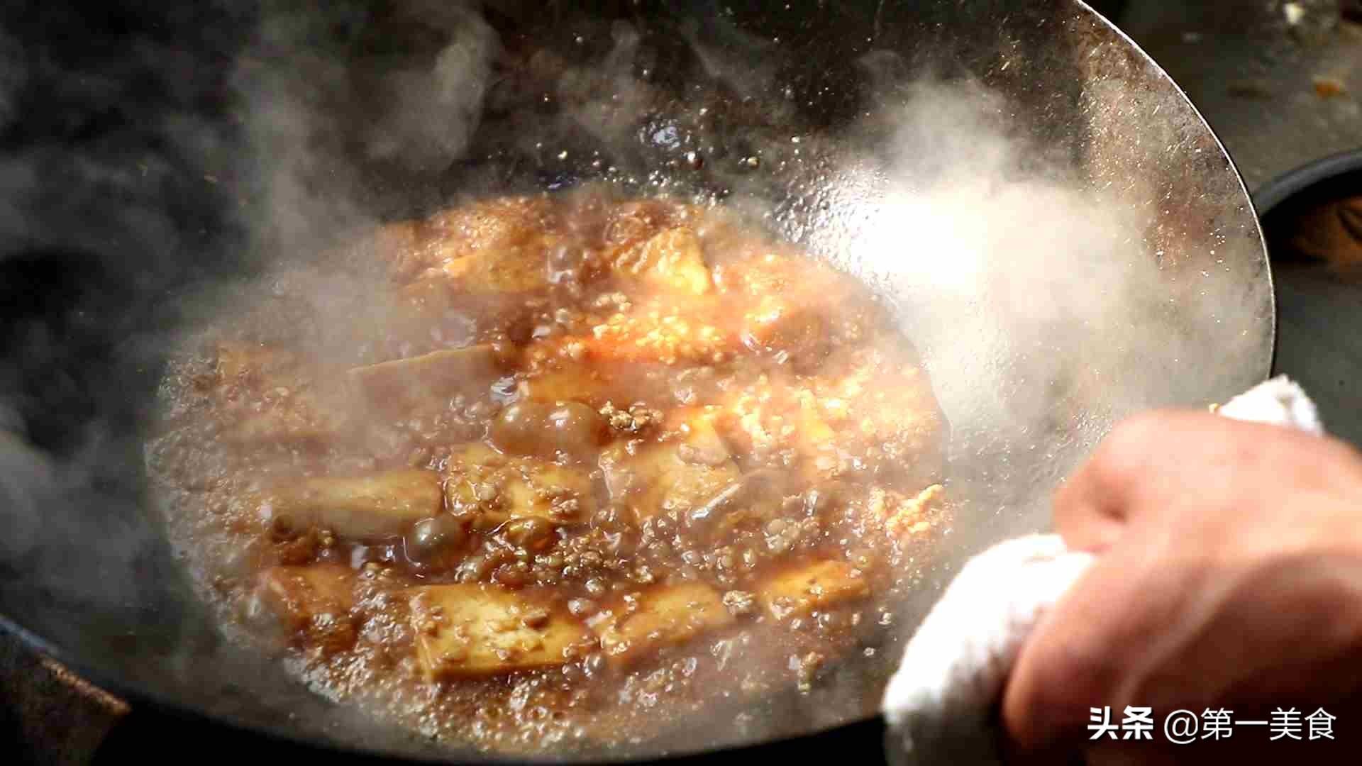 豆腐最過癮的吃法，廚師長這操作太妙了，香辣入味，一大碗不夠吃