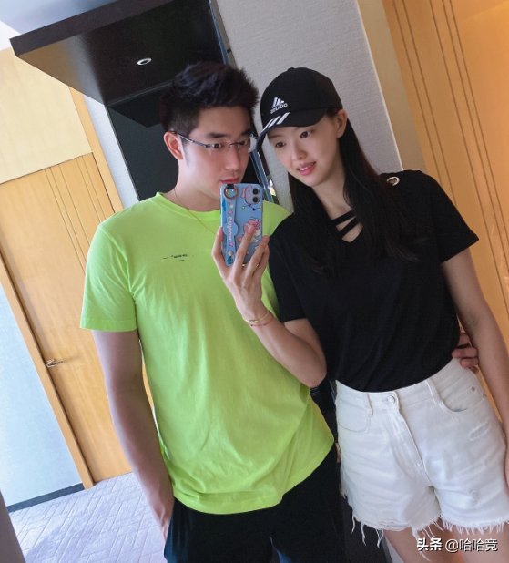 吴冠希透露恋爱细节，赞女排宝贝身材苗条，第一次看到就被迷住了
