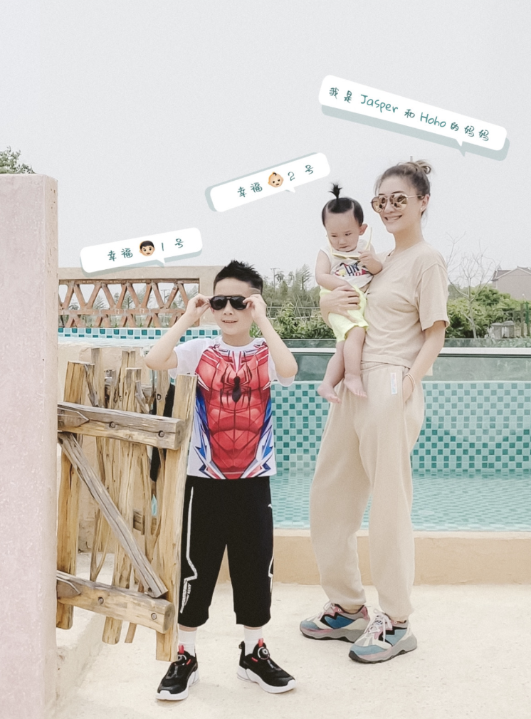 應采兒定居上海送兒子上國際學校，接Jasper放學時表演跳舞很賣力