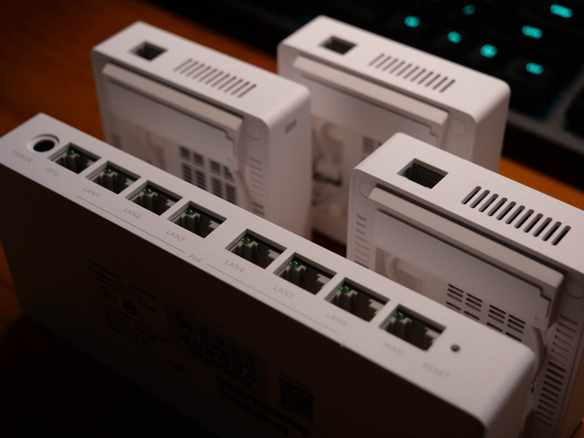 华为路由 H6体验：鸿蒙系统加持！大户型信号实